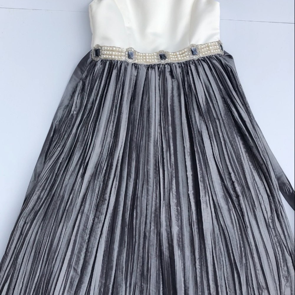 grey and white kids dress - Picture 3 of 3